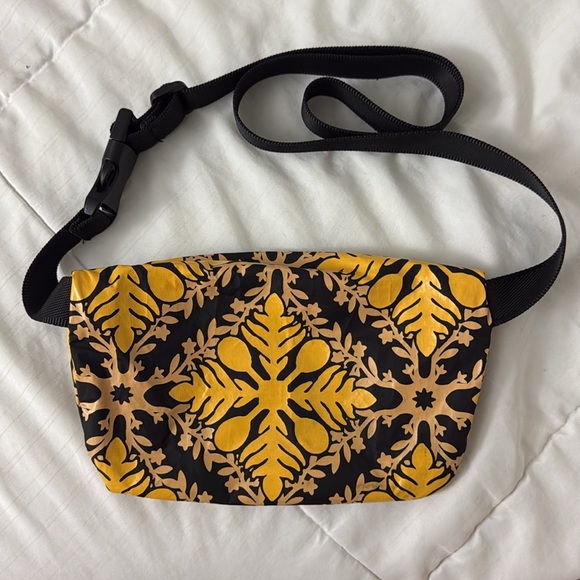 Lexbreezy Hawaii Hip Pack - Picture 3 of 4